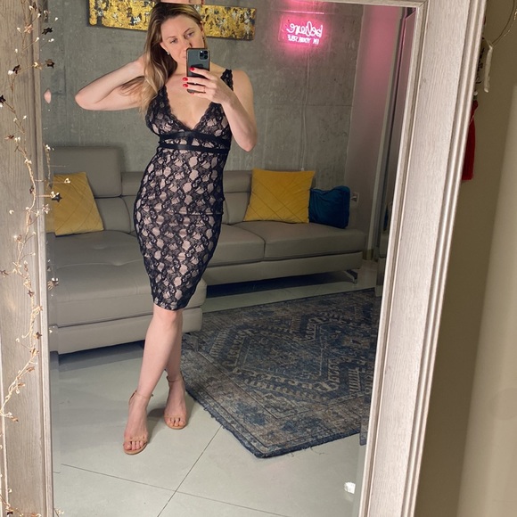 NAANAA Lace Dress - Picture 3 of 13